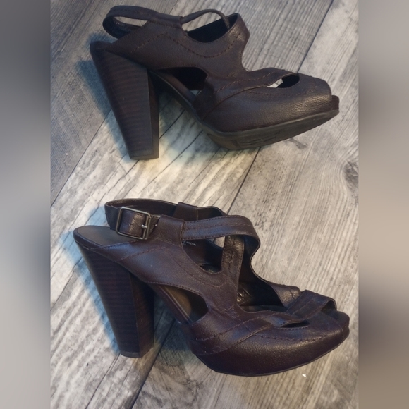 Worthington Women's Size 8 Brown Faux Leather Heels - Picture 2 of 6